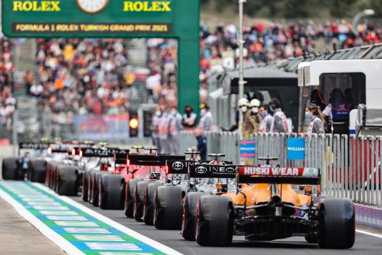 Lewis Hamilton (GBR) Mercedes AMG F1 W12 and Valtteri Bottas (FIN) Mercedes AMG F1 W12 lead Daniel Ricciardo (AUS) McLaren MCL35M at the end of a queue exiting the pits during qualifying.
09.10.2021. Formula 1 World Championship, Rd 16, Turkish Grand Prix, Istanbul, Turkey, Qualifying Day.
- www.xpbimages.com, EMail: requests@xpbimages.com © Copyright: Charniaux / XPB Images