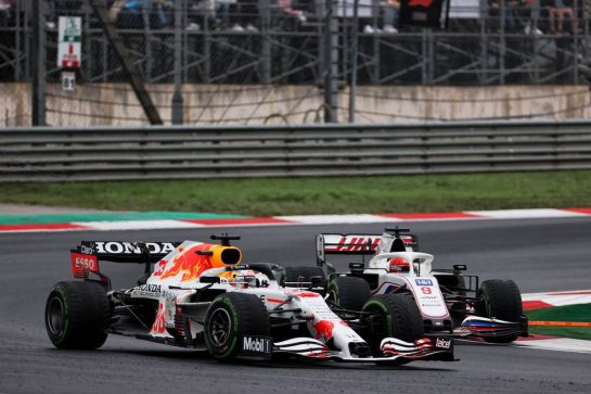 Max Verstappen (NLD) Red Bull Racing RB16B.
10.10.2021. Formula 1 World Championship, Rd 16, Turkish Grand Prix, Istanbul, Turkey, Race Day.
- www.xpbimages.com, EMail: requests@xpbimages.com © Copyright: Batchelor / XPB Images