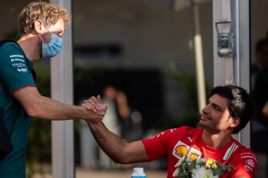 (L to R): Sebastian Vettel (GER) Aston Martin F1 Team with Carlos Sainz Jr (ESP) Ferrari.
21.10.2021. Formula 1 World Championship, Rd 17, United States Grand Prix, Austin, Texas, USA, Preparation Day.
- www.xpbimages.com, EMail: requests@xpbimages.com © Copyright: Price / XPB Images