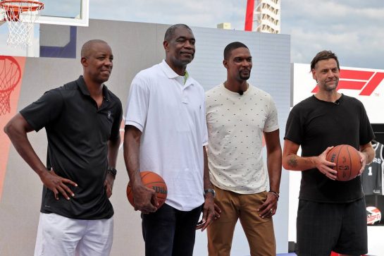 Dikembe Mutombo, Former Basketball Player and Chris Bosh (USA) Former Basketball Player.
21.10.2021. Formula 1 World Championship, Rd 17, United States Grand Prix, Austin, Texas, USA, Preparation Day.
- www.xpbimages.com, EMail: requests@xpbimages.com © Copyright: Moy / XPB Images
