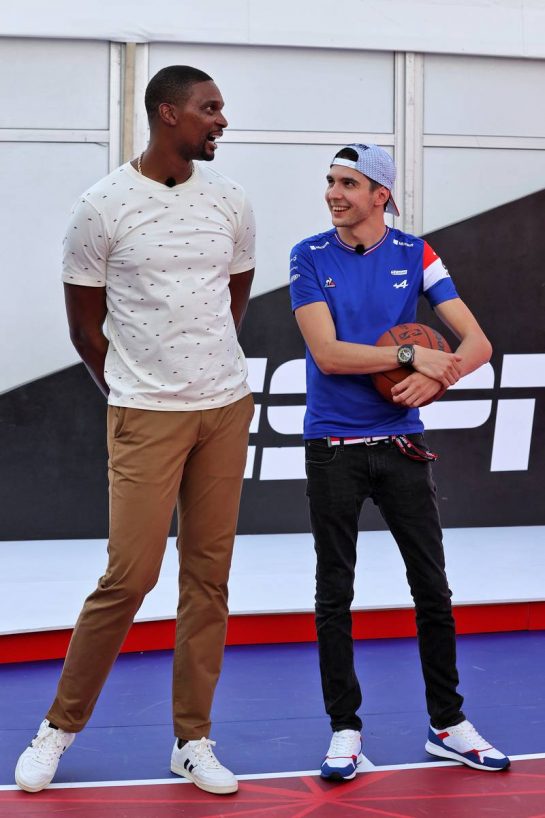 (L to R): Chris Bosh (USA) Former Basketball Player with Esteban Ocon (FRA) Alpine F1 Team.
21.10.2021. Formula 1 World Championship, Rd 17, United States Grand Prix, Austin, Texas, USA, Preparation Day.
- www.xpbimages.com, EMail: requests@xpbimages.com © Copyright: Moy / XPB Images