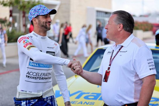(L to R): Daniel Ricciardo (AUS) McLaren with Zak Brown (USA) McLaren Executive Director.
23.10.2021. Formula 1 World Championship, Rd 17, United States Grand Prix, Austin, Texas, USA, Qualifying Day.
- www.xpbimages.com, EMail: requests@xpbimages.com &copy; Copyright: Batchelor / XPB Images