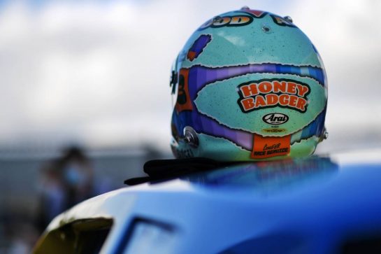 The NASCAR style helmet of Daniel Ricciardo (AUS) McLaren.
23.10.2021. Formula 1 World Championship, Rd 17, United States Grand Prix, Austin, Texas, USA, Qualifying Day.
- www.xpbimages.com, EMail: requests@xpbimages.com &copy; Copyright: Price / XPB Images
