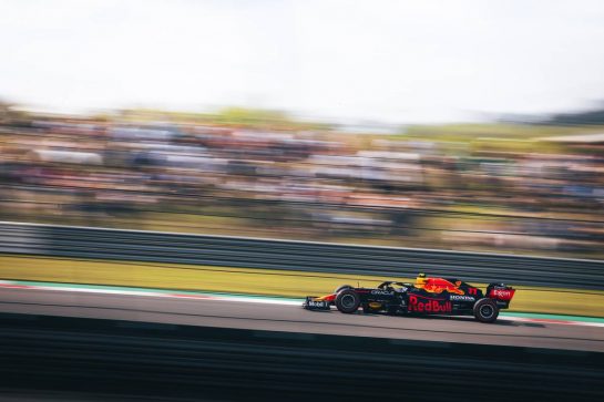 Sergio Perez (MEX) Red Bull Racing RB16B.
23.10.2021. Formula 1 World Championship, Rd 17, United States Grand Prix, Austin, Texas, USA, Qualifying Day.
- www.xpbimages.com, EMail: requests@xpbimages.com &copy; Copyright: Bearne / XPB Images