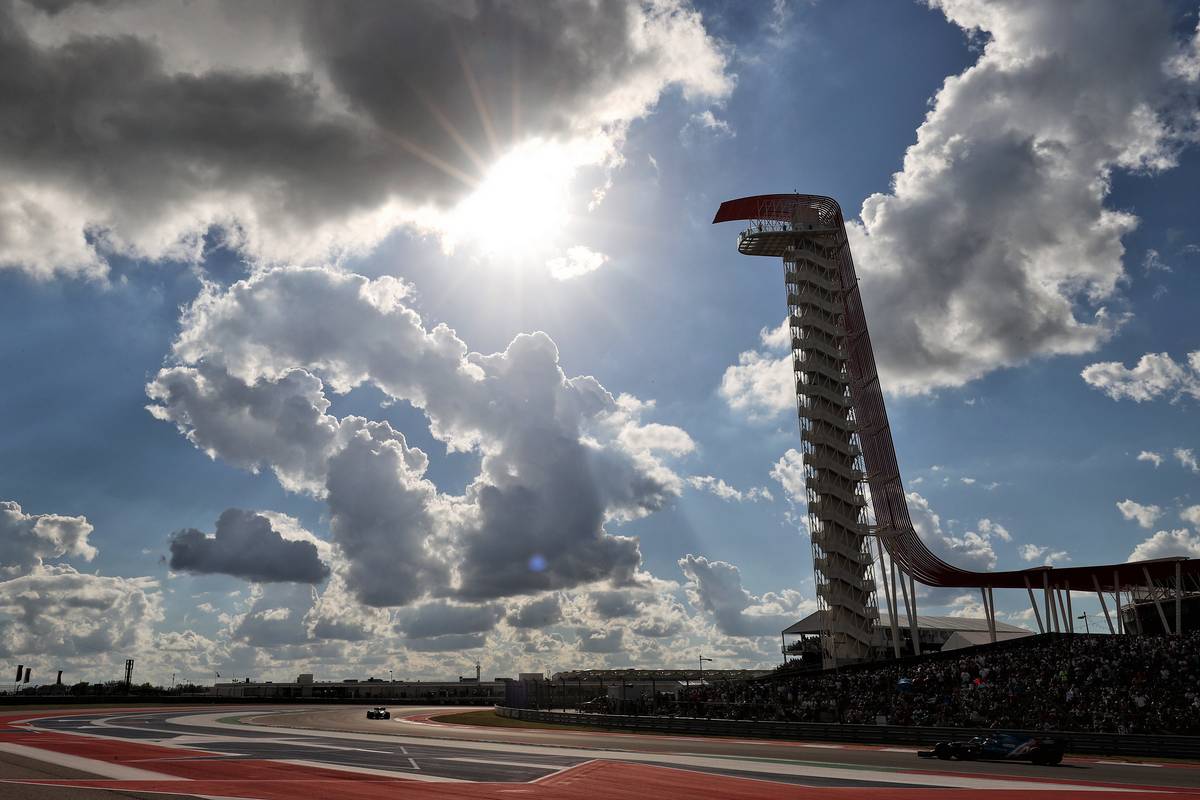 Verstappen beats Hamilton to thrilling US Grand Prix pole