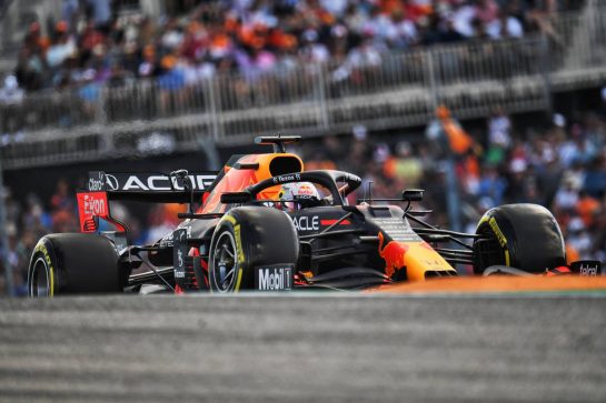 Max Verstappen (NLD) Red Bull Racing RB16B.
23.10.2021. Formula 1 World Championship, Rd 17, United States Grand Prix, Austin, Texas, USA, Qualifying Day.
- www.xpbimages.com, EMail: requests@xpbimages.com &copy; Copyright: Price / XPB Images