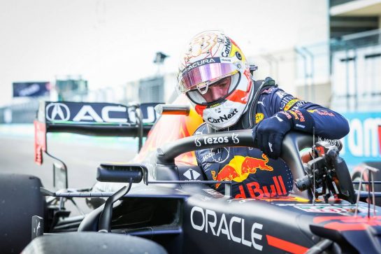 Pole sitter Max Verstappen (NLD) Red Bull Racing RB16B in qualifying parc ferme.
23.10.2021. Formula 1 World Championship, Rd 17, United States Grand Prix, Austin, Texas, USA, Qualifying Day.
- www.xpbimages.com, EMail: requests@xpbimages.com &copy; Copyright: FIA Pool Image for Editorial Use Only