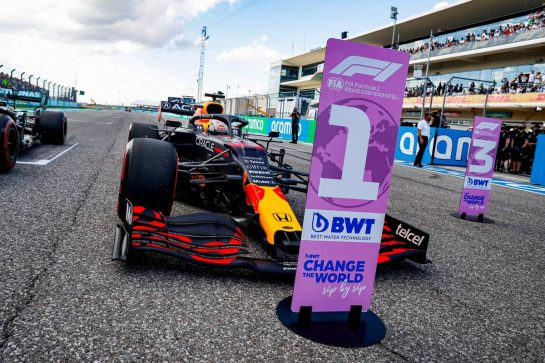 Pole sitter Max Verstappen (NLD) Red Bull Racing RB16B in qualifying parc ferme.
23.10.2021. Formula 1 World Championship, Rd 17, United States Grand Prix, Austin, Texas, USA, Qualifying Day.
- www.xpbimages.com, EMail: requests@xpbimages.com &copy; Copyright: FIA Pool Image for Editorial Use Only