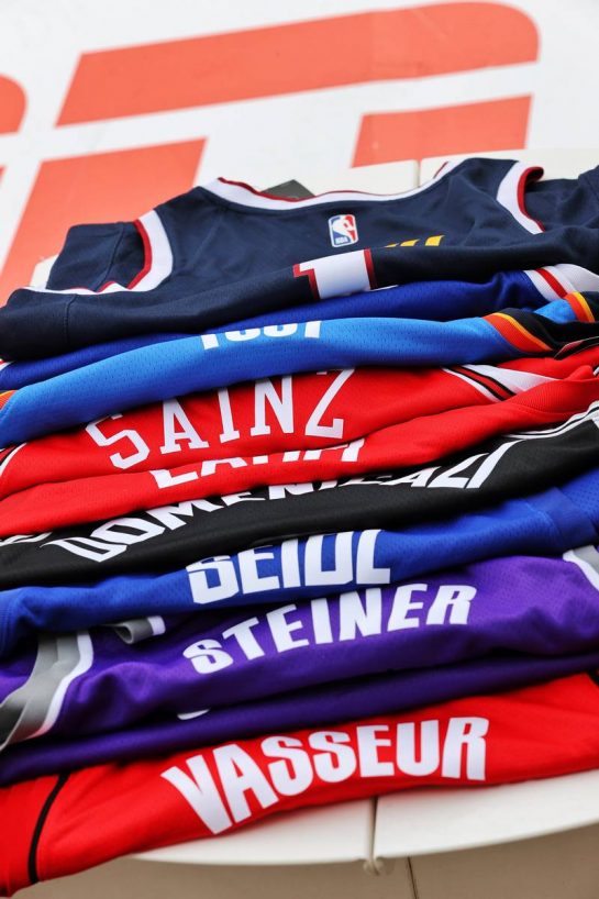 Paddock atmosphere - basketball vests.
24.10.2021. Formula 1 World Championship, Rd 17, United States Grand Prix, Austin, Texas, USA, Race Day.
- www.xpbimages.com, EMail: requests@xpbimages.com &copy; Copyright: Moy / XPB Images