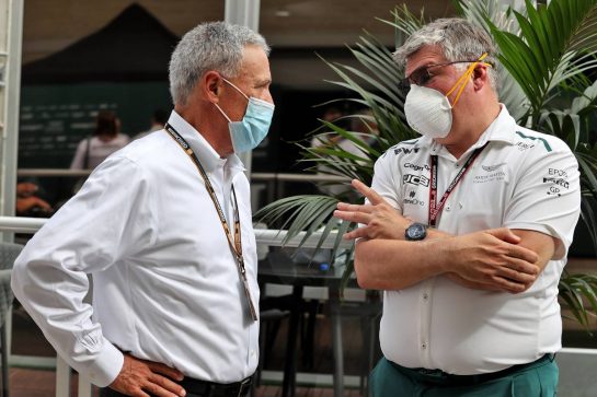 (L to R): Chase Carey (USA) with Otmar Szafnauer (USA) Aston Martin F1 Team Principal and CEO.
24.10.2021. Formula 1 World Championship, Rd 17, United States Grand Prix, Austin, Texas, USA, Race Day.
- www.xpbimages.com, EMail: requests@xpbimages.com &copy; Copyright: Moy / XPB Images