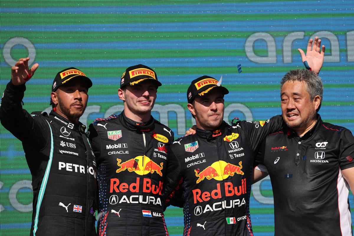 1st place Max Verstappen (NLD) Red Bull Racing RB16B, 2nd place Lewis Hamilton (GBR) Mercedes AMG F1 W12, 3rd place Sergio Perez (MEX) Red Bull Racing RB16B and Masashi Yamamoto (JPN) Honda Racing F1 Managing Director 24.10.2021. Formula 1 World Championship, Rd 17, United States Grand Prix, Austin