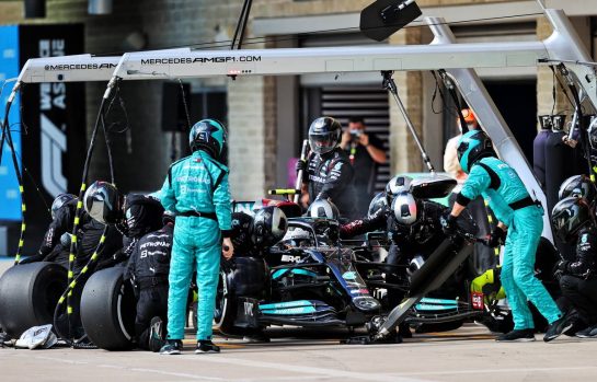 Valtteri Bottas (FIN) Mercedes AMG F1 W12 makes a pit stop.
24.10.2021. Formula 1 World Championship, Rd 17, United States Grand Prix, Austin, Texas, USA, Race Day.
- www.xpbimages.com, EMail: requests@xpbimages.com &copy; Copyright: Moy / XPB Images