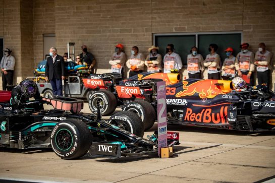 Lewis Hamilton (GBR) Mercedes AMG F1 W12 and Max Verstappen (NLD) Red Bull Racing RB16B in parc ferme.
24.10.2021. Formula 1 World Championship, Rd 17, United States Grand Prix, Austin, Texas, USA, Race Day.
- www.xpbimages.com, EMail: requests@xpbimages.com &copy; Copyright: Bearne / XPB Images