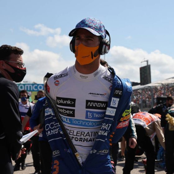 Ricciardo says zesty tussle with Sainz just “rubbin’ racing”