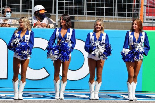 Dallas Cowboys Cheerleaders on the grid.
24.10.2021. Formula 1 World Championship, Rd 17, United States Grand Prix, Austin, Texas, USA, Race Day.
- www.xpbimages.com, EMail: requests@xpbimages.com &copy; Copyright: Moy / XPB Images