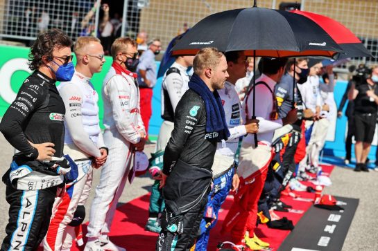 Fernando Alonso (ESP) Alpine F1 Team and Valtteri Bottas (FIN) Mercedes AMG F1 as the grid observes the national anthem.
24.10.2021. Formula 1 World Championship, Rd 17, United States Grand Prix, Austin, Texas, USA, Race Day.
- www.xpbimages.com, EMail: requests@xpbimages.com &copy; Copyright: Moy / XPB Images