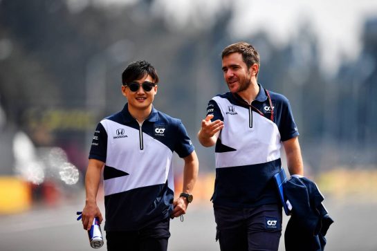 Yuki Tsunoda (JPN) AlphaTauri walks the circuit with the team.
04.11.2021. Formula 1 World Championship, Rd 18, Mexican Grand Prix, Mexico City, Mexico, Preparation Day.
- www.xpbimages.com, EMail: requests@xpbimages.com © Copyright: Carrezevoli / XPB Images