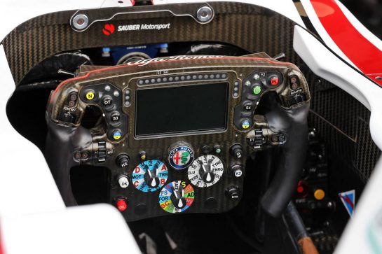 Alfa Romeo Racing C41 steering wheel.
04.11.2021. Formula 1 World Championship, Rd 18, Mexican Grand Prix, Mexico City, Mexico, Preparation Day.
- www.xpbimages.com, EMail: requests@xpbimages.com © Copyright: Batchelor / XPB Images