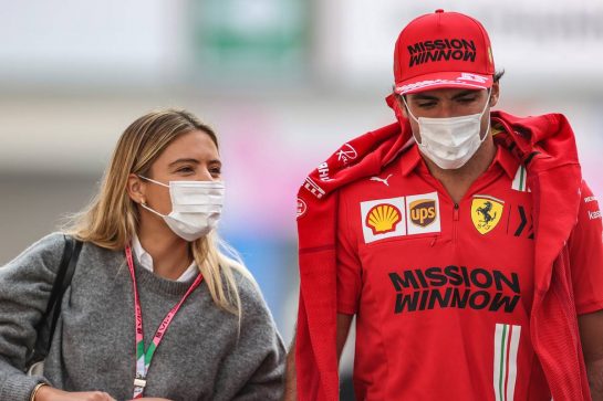 Carlos Sainz Jr (ESP) Ferrari with his girlfriend Isabel Hernaez.
05.11.2021. Formula 1 World Championship, Rd 18, Mexican Grand Prix, Mexico City, Mexico, Practice Day.
- www.xpbimages.com, EMail: requests@xpbimages.com &copy; Copyright: Charniaux / XPB Images