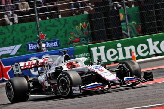 Nikita Mazepin (RUS) Haas F1 Team VF-21.
05.11.2021. Formula 1 World Championship, Rd 18, Mexican Grand Prix, Mexico City, Mexico, Practice Day.
- www.xpbimages.com, EMail: requests@xpbimages.com &copy; Copyright: Batchelor / XPB Images