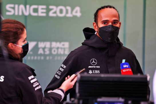 Lewis Hamilton (GBR) Mercedes AMG F1 with the media.
11.11.2021. Formula 1 World Championship, Rd 19, Brazilian Grand Prix, Sao Paulo, Brazil, Preparation Day.
- www.xpbimages.com, EMail: requests@xpbimages.com &copy; Copyright: Batchelor / XPB Images