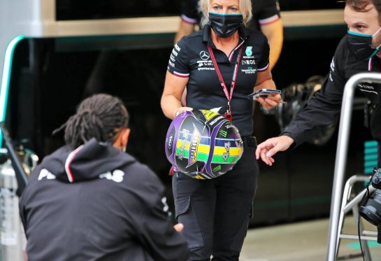 Angela Cullen (NZL) Mercedes AMG F1 Physiotherapist with the helmet of Lewis Hamilton (GBR) Mercedes AMG F1.
11.11.2021. Formula 1 World Championship, Rd 19, Brazilian Grand Prix, Sao Paulo, Brazil, Preparation Day.
- www.xpbimages.com, EMail: requests@xpbimages.com &copy; Copyright: XPB Images