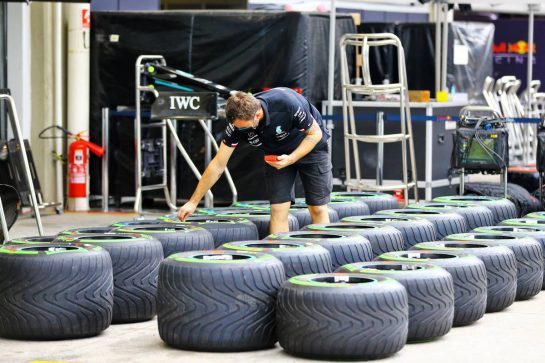Mercedes AMG F1 mechanic with Pirelli tyres.
11.11.2021. Formula 1 World Championship, Rd 19, Brazilian Grand Prix, Sao Paulo, Brazil, Preparation Day.
- www.xpbimages.com, EMail: requests@xpbimages.com &copy; Copyright: XPB Images