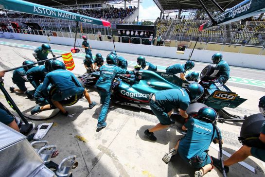 Sebastian Vettel (GER) Aston Martin F1 Team AMR21 makes a pit stop.
13.11.2021. Formula 1 World Championship, Rd 19, Brazilian Grand Prix, Sao Paulo, Brazil, Sprint Race Day.
- www.xpbimages.com, EMail: requests@xpbimages.com © Copyright: XPB Images