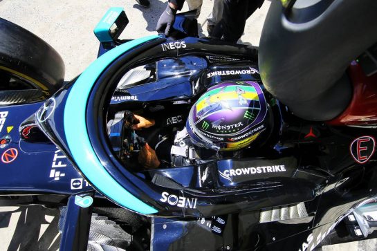 Lewis Hamilton (GBR) Mercedes AMG F1 W12 in the pits.
13.11.2021. Formula 1 World Championship, Rd 19, Brazilian Grand Prix, Sao Paulo, Brazil, Sprint Race Day.
- www.xpbimages.com, EMail: requests@xpbimages.com © Copyright: XPB Images