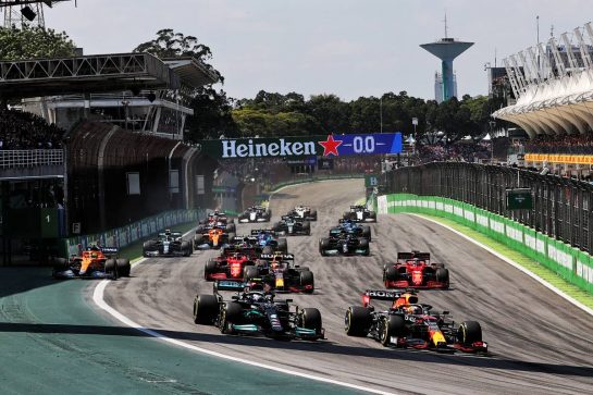 Max Verstappen (NLD) Red Bull Racing RB16B leads Valtteri Bottas (FIN) Mercedes AMG F1 W12 at the start of the race.
14.11.2021. Formula 1 World Championship, Rd 19, Brazilian Grand Prix, Sao Paulo, Brazil, Race Day.
- www.xpbimages.com, EMail: requests@xpbimages.com &copy; Copyright: Batchelor / XPB Images