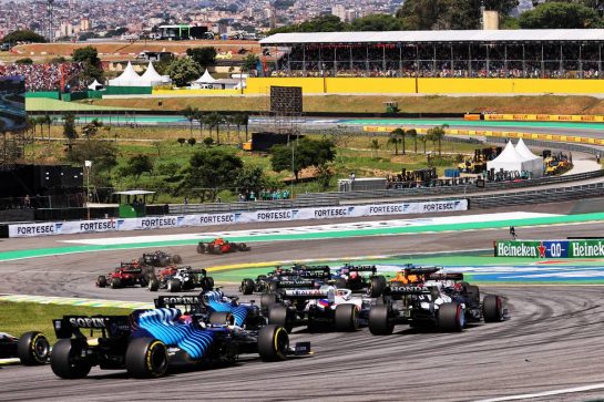 George Russell (GBR) Williams Racing FW43B at the start of the race.
14.11.2021. Formula 1 World Championship, Rd 19, Brazilian Grand Prix, Sao Paulo, Brazil, Race Day.
- www.xpbimages.com, EMail: requests@xpbimages.com &copy; Copyright: Batchelor / XPB Images