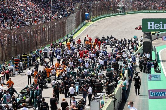 The grid before the start of the race.
14.11.2021. Formula 1 World Championship, Rd 19, Brazilian Grand Prix, Sao Paulo, Brazil, Race Day.
- www.xpbimages.com, EMail: requests@xpbimages.com &copy; Copyright: Batchelor / XPB Images