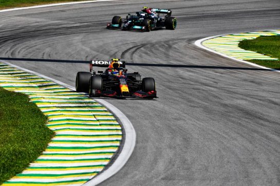 Sergio Perez (MEX) Red Bull Racing RB16B.
14.11.2021. Formula 1 World Championship, Rd 19, Brazilian Grand Prix, Sao Paulo, Brazil, Race Day.
- www.xpbimages.com, EMail: requests@xpbimages.com &copy; Copyright: Carezzevoli / XPB Images
