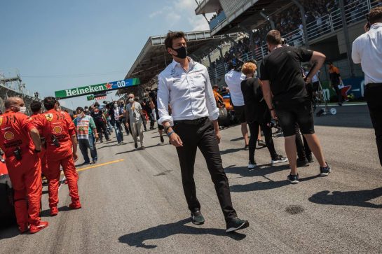 Toto Wolff (GER) Mercedes AMG F1 Shareholder and Executive Director on the grid.
14.11.2021. Formula 1 World Championship, Rd 19, Brazilian Grand Prix, Sao Paulo, Brazil, Race Day.
- www.xpbimages.com, EMail: requests@xpbimages.com &copy; Copyright: Batchelor / XPB Images