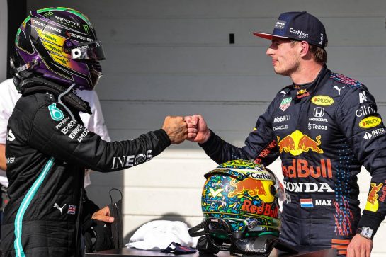 (L to R): race winner Lewis Hamilton (GBR) Mercedes AMG F1 celebrates with second placed Max Verstappen (NLD) Red Bull Racing in parc ferme.
14.11.2021. Formula 1 World Championship, Rd 19, Brazilian Grand Prix, Sao Paulo, Brazil, Race Day.
- www.xpbimages.com, EMail: requests@xpbimages.com &copy; Copyright: Charniaux / XPB Images