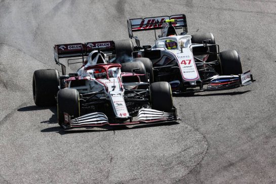 Kimi Raikkonen (FIN) Alfa Romeo Racing C41 and Mick Schumacher (GER) Haas VF-21 make contact.
14.11.2021. Formula 1 World Championship, Rd 19, Brazilian Grand Prix, Sao Paulo, Brazil, Race Day.
- www.xpbimages.com, EMail: requests@xpbimages.com &copy; Copyright: Charniaux / XPB Images