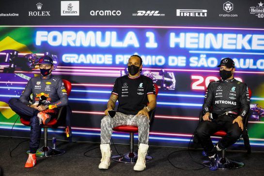 (L to R): Max Verstappen (NLD) Red Bull Racing; Lewis Hamilton (GBR) Mercedes AMG F1; and Valtteri Bottas (FIN) Mercedes AMG F1, in the post race FIA Press Conference.
14.11.2021. Formula 1 World Championship, Rd 19, Brazilian Grand Prix, Sao Paulo, Brazil, Race Day.
- www.xpbimages.com, EMail: requests@xpbimages.com &copy; Copyright: FIA Pool Image for Editorial Use Only