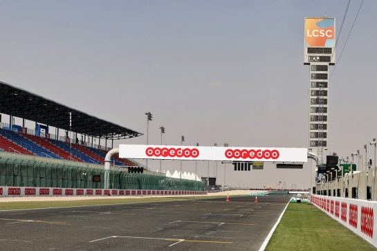 Circuit atmosphere - start / finish straight.
18.11.2021. Formula 1 World Championship, Rd 20, Qatar Grand Prix, Doha, Qatar, Preparation Day.
- www.xpbimages.com, EMail: requests@xpbimages.com © Copyright: Moy / XPB Images