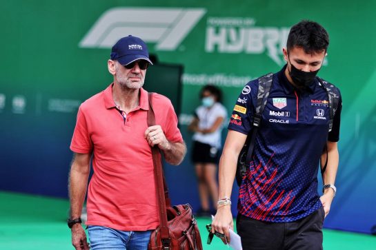 (L to R): Adrian Newey (GBR) Red Bull Racing Chief Technical Officer and Alexander Albon (THA) Red Bull Racing Reserve and Development Driver.
18.11.2021. Formula 1 World Championship, Rd 20, Qatar Grand Prix, Doha, Qatar, Preparation Day.
- www.xpbimages.com, EMail: requests@xpbimages.com © Copyright: Moy / XPB Images