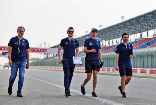 Nicholas Latifi (CDN) Williams Racing walks the circuit with the team.
18.11.2021. Formula 1 World Championship, Rd 20, Qatar Grand Prix, Doha, Qatar, Preparation Day.
- www.xpbimages.com, EMail: requests@xpbimages.com © Copyright: Moy / XPB Images