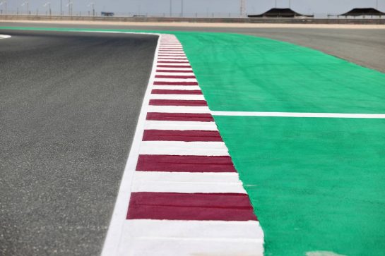 Circuit atmosphere - kerb detail.
18.11.2021. Formula 1 World Championship, Rd 20, Qatar Grand Prix, Doha, Qatar, Preparation Day.
- www.xpbimages.com, EMail: requests@xpbimages.com © Copyright: Moy / XPB Images