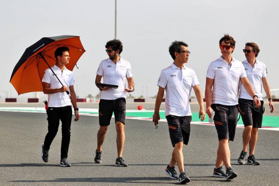 Lando Norris (GBR) McLaren walks the circuit with the team.
18.11.2021. Formula 1 World Championship, Rd 20, Qatar Grand Prix, Doha, Qatar, Preparation Day.
- www.xpbimages.com, EMail: requests@xpbimages.com © Copyright: Batchelor / XPB Images