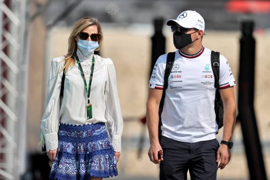 (L to R): Tiffany Cromwell (AUS) Professional Cyclist with her boyfriend Valtteri Bottas (FIN) Mercedes AMG F1.
19.11.2021 Formula 1 World Championship, Rd 20, Qatar Grand Prix, Doha, Qatar, Practice Day.
- www.xpbimages.com, EMail: requests@xpbimages.com © Copyright: Moy / XPB Images