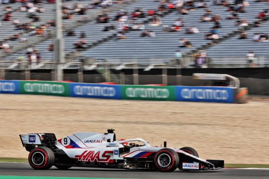 Nikita Mazepin (RUS) Haas F1 Team VF-21.
19.11.2021 Formula 1 World Championship, Rd 20, Qatar Grand Prix, Doha, Qatar, Practice Day.
- www.xpbimages.com, EMail: requests@xpbimages.com © Copyright: Batchelor / XPB Images