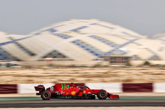 Carlos Sainz Jr (ESP) Ferrari SF-21.
19.11.2021 Formula 1 World Championship, Rd 20, Qatar Grand Prix, Doha, Qatar, Practice Day.
- www.xpbimages.com, EMail: requests@xpbimages.com © Copyright: Charniaux / XPB Images