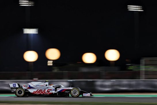 Mick Schumacher (GER) Haas VF-21.
19.11.2021 Formula 1 World Championship, Rd 20, Qatar Grand Prix, Doha, Qatar, Practice Day.
- www.xpbimages.com, EMail: requests@xpbimages.com © Copyright: Batchelor / XPB Images