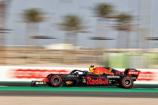 Sergio Perez (MEX) Red Bull Racing RB16B.
20.11.2021. Formula 1 World Championship, Rd 20, Qatar Grand Prix, Doha, Qatar, Qualifying Day.
- www.xpbimages.com, EMail: requests@xpbimages.com © Copyright: Moy / XPB Images