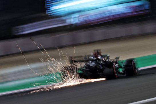 Lewis Hamilton (GBR) Mercedes AMG F1 W12 sends sparks flying.
20.11.2021. Formula 1 World Championship, Rd 20, Qatar Grand Prix, Doha, Qatar, Qualifying Day.
- www.xpbimages.com, EMail: requests@xpbimages.com © Copyright: Moy / XPB Images