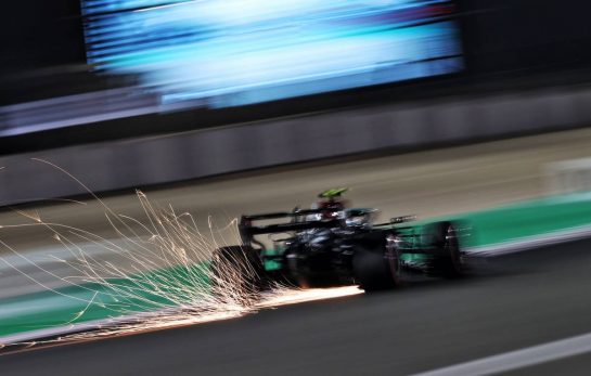 Valtteri Bottas (FIN) Mercedes AMG F1 W12 sends sparks flying.
20.11.2021. Formula 1 World Championship, Rd 20, Qatar Grand Prix, Doha, Qatar, Qualifying Day.
- www.xpbimages.com, EMail: requests@xpbimages.com © Copyright: Moy / XPB Images