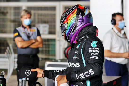 Pole sitter Lewis Hamilton (GBR) Mercedes AMG F1 in qualifying parc ferme.
20.11.2021. Formula 1 World Championship, Rd 20, Qatar Grand Prix, Doha, Qatar, Qualifying Day.
- www.xpbimages.com, EMail: requests@xpbimages.com © Copyright: Batchelor / XPB Images